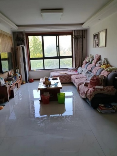 急售風(fēng)水好房子，簡裝，送品牌家具家電，可拎包入住