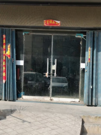 大來(lái)店社區(qū)東區(qū)南門(mén)門(mén)面房出租，上下兩層八十多平方