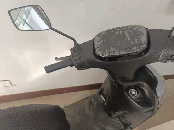 新買(mǎi)電動(dòng)車(chē)六塊電瓶不滿五天